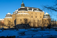 Ett vintrigt slott.