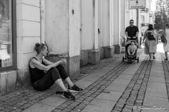 En vilostund på trottoaren.